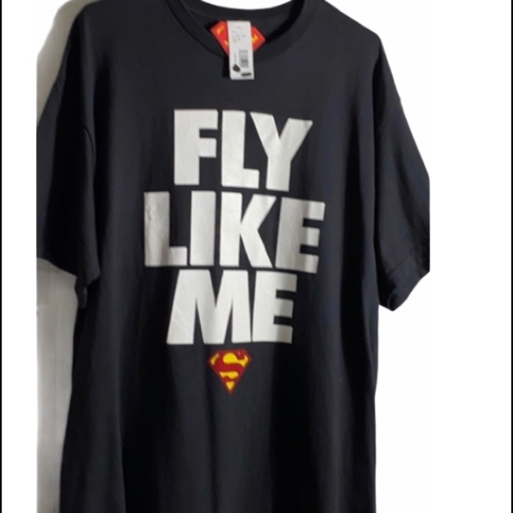 NWT—-DC COMIC ORIGINAL SUPERMAN FLY LIKE ME TEE